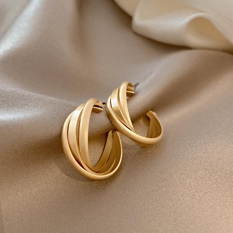 

Серьги-кольца в виде ретро французского креста из серебра 925 пробы - Модные, атмосферные и стильно оформленные