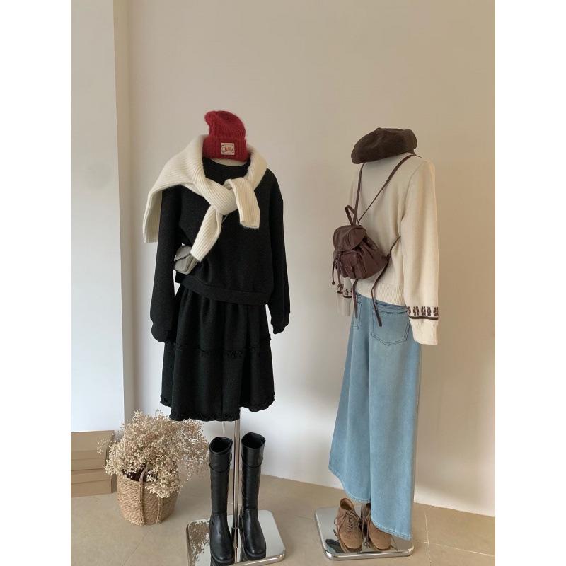 

Korean Style Plus Velvet Hoodie & Casual Warm Skirt Set One Size
