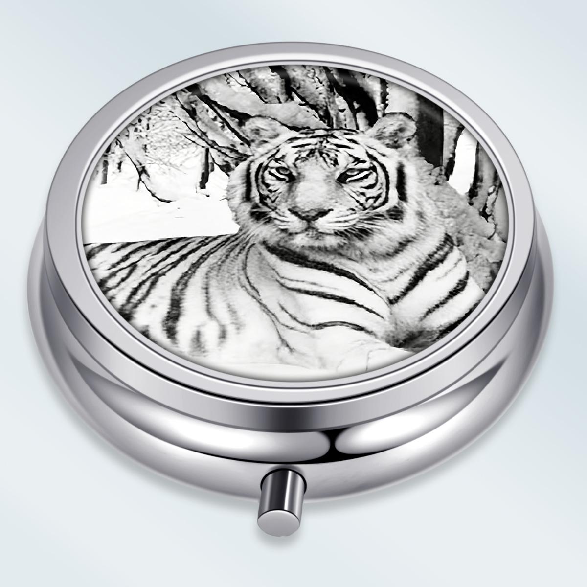 

Portable Pill Box with 3 Compartments, Mini Metal Medicine Organizer Case, Cute Printed Pill Container for Vitamins, Pills, Jewelry, Travel, Daily Use разноцветный