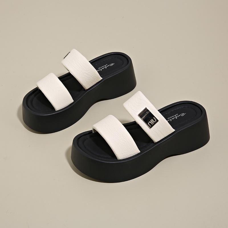 Stepping On Shit Muffin Thick Bottom Beautiful Cool Slippers Women's Summer 2025 New with Skirt Super Fire Beach One-word Drag Outside Wear