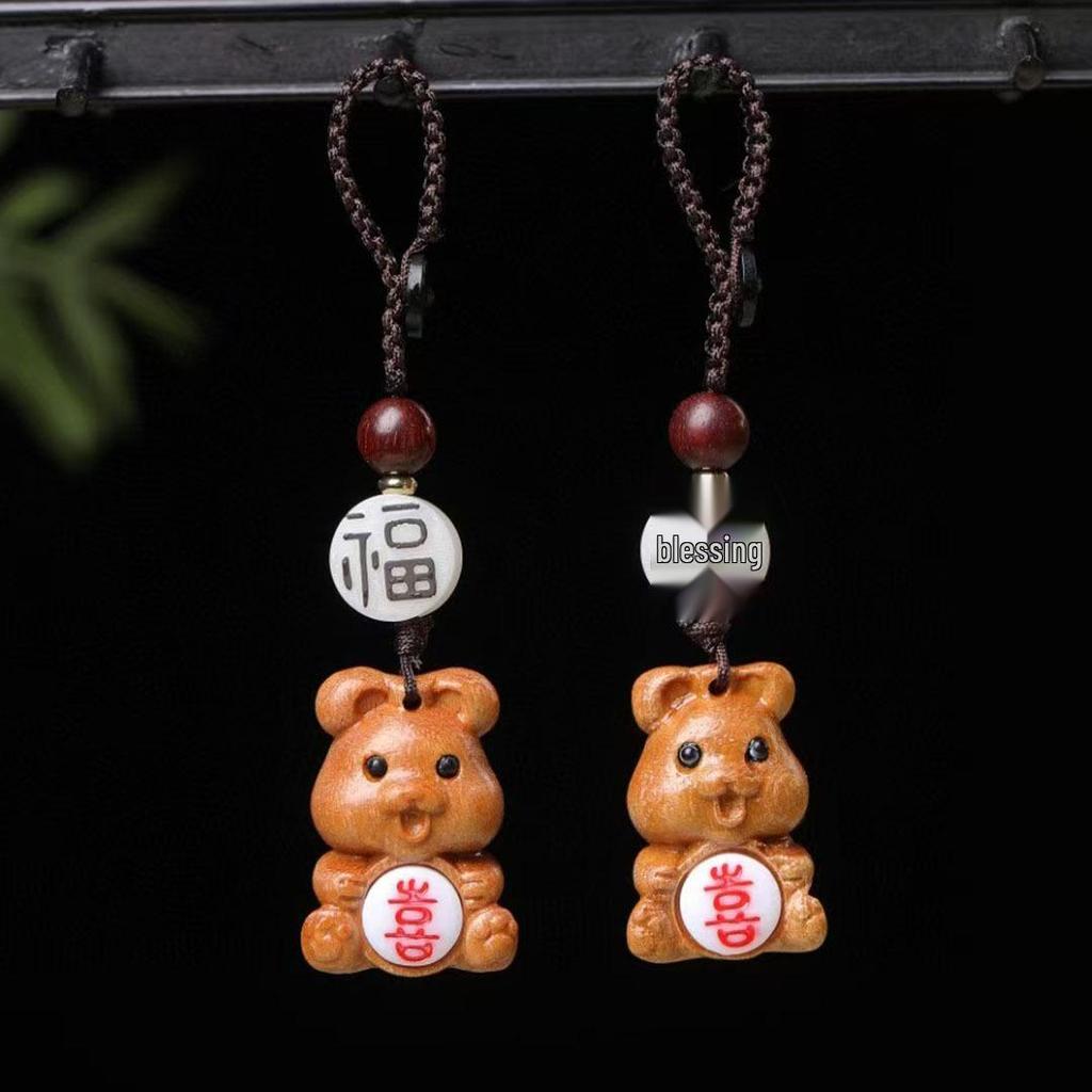 Handgeschnitzter kleiner Holzhasen-Anhänger für Handy & Autoschlüssel