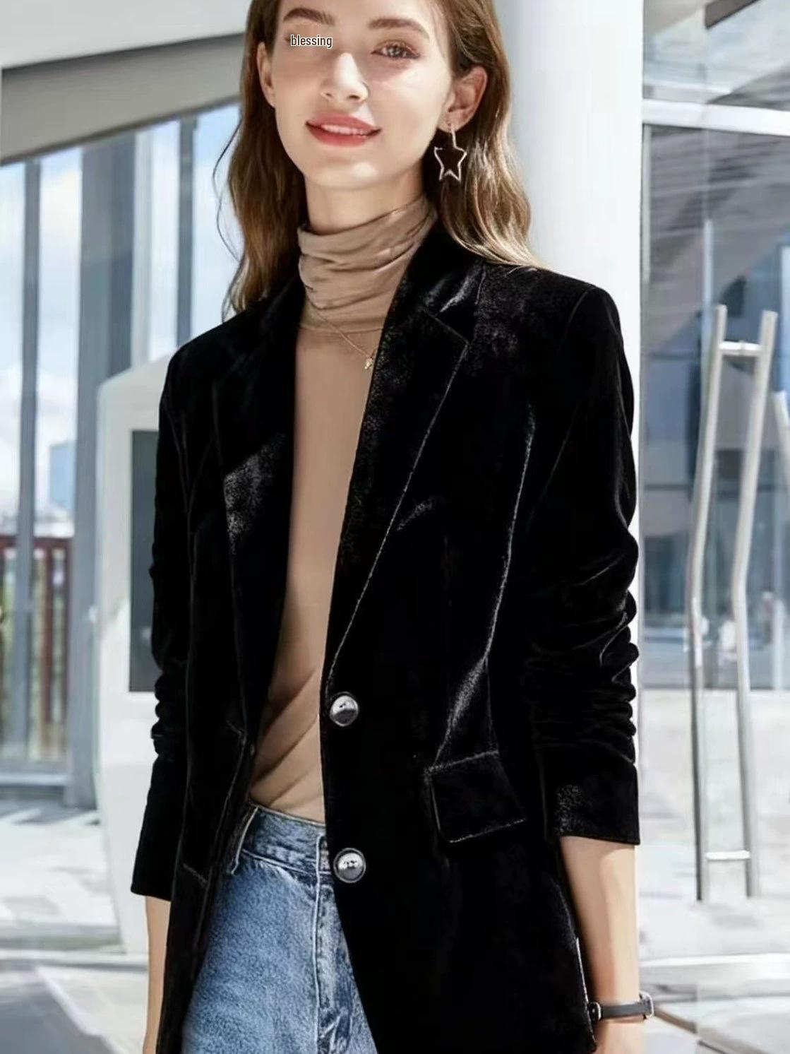 Женский черный бархатный приталенный повседневный блейзер Medium чёрный