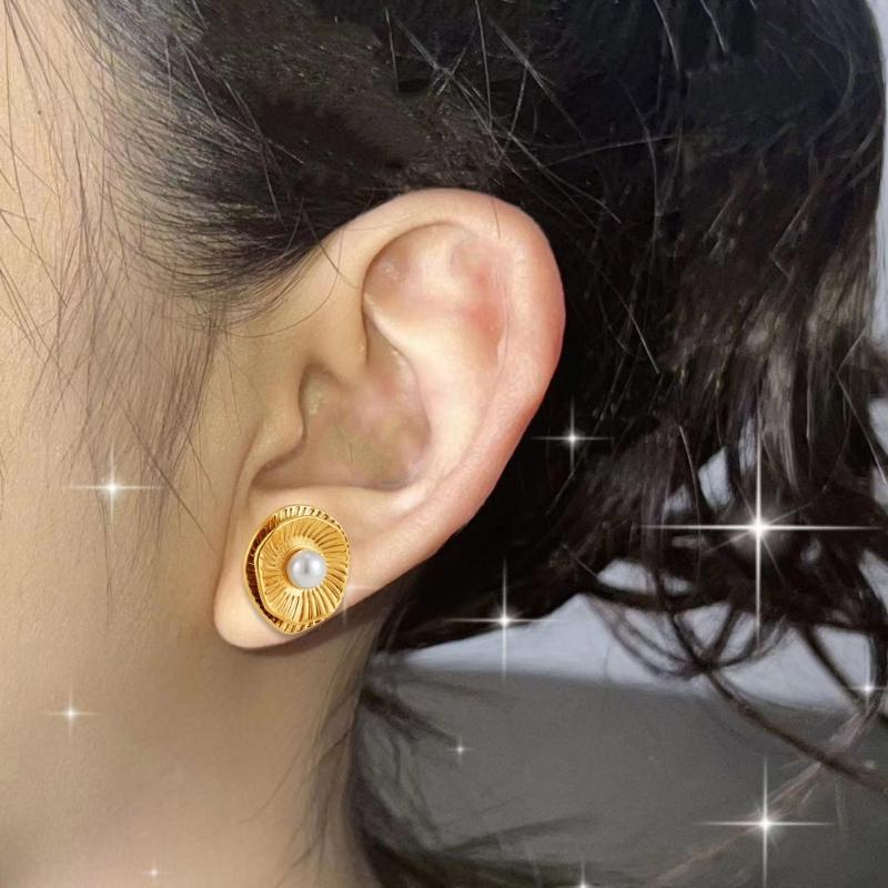 Elegant Metal Weave Stud Earring Jewelry Accessory for Women Featuring Gold Plated Sturdy Stainless Steel and Pearls