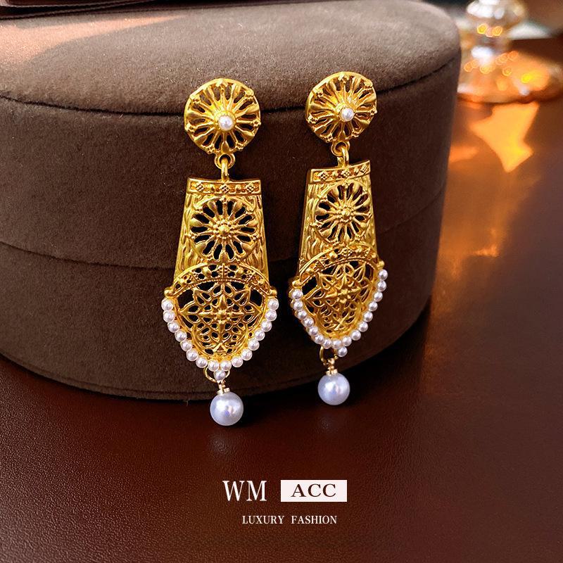 Medieval Retro Palace-Style Luxurious Round Earrings