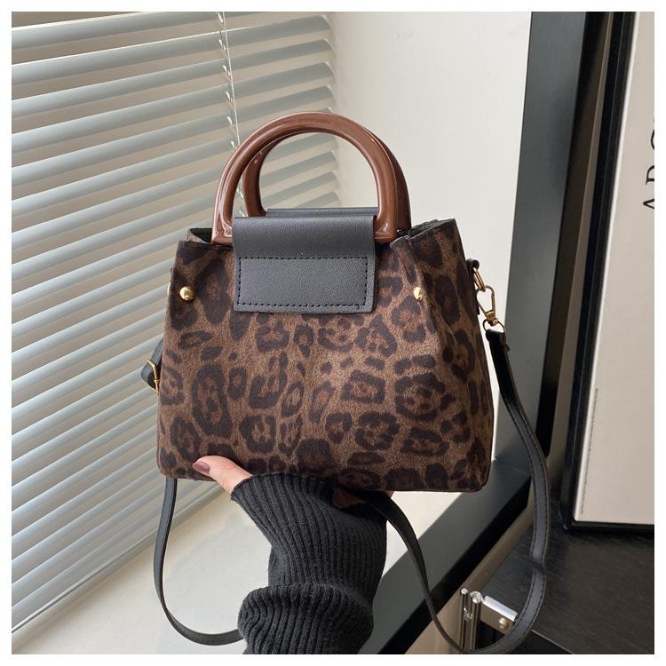 

Fashion handbag bag women s new autumn and winter popular commuter bag everything diagonal cross bag Tote single 22.5x17cm кофейный