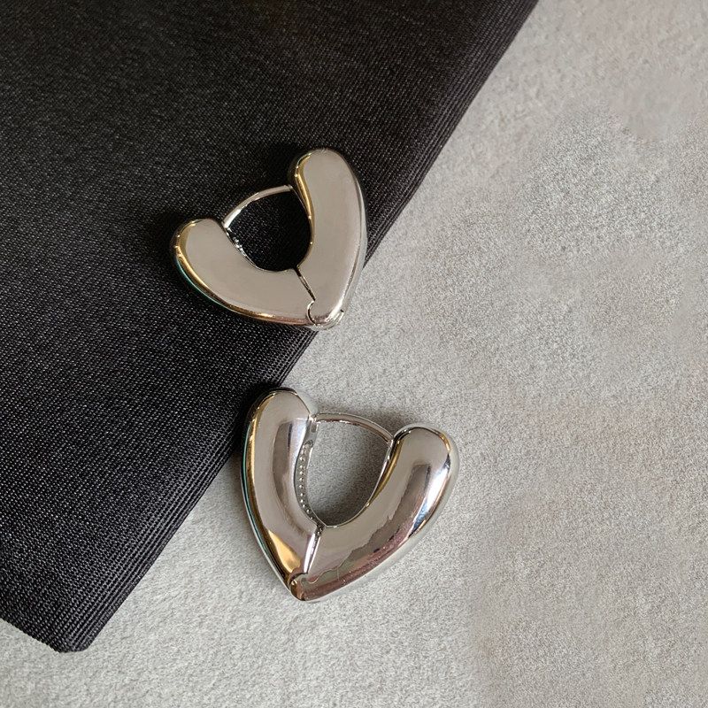 Accessible Luxury European and American Metal Women's Heart Shaped Cold Sex Style Ear Clip