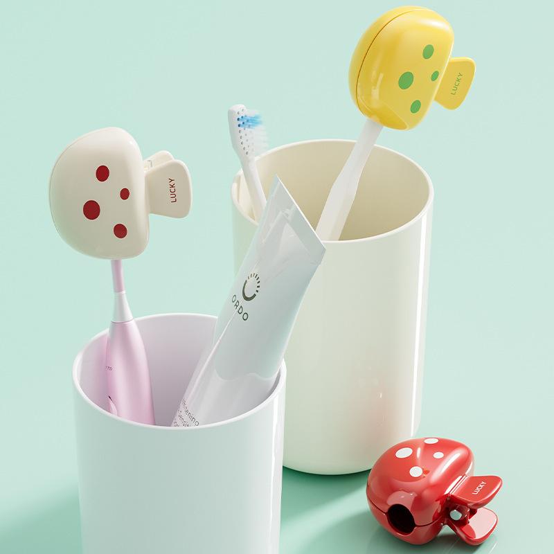 1pc Cute Cartoon Toothbrush Clip Travel Case - Dustproof Protective Cover with Adorable Bear Design, ABS Material, Portable Storage Box
