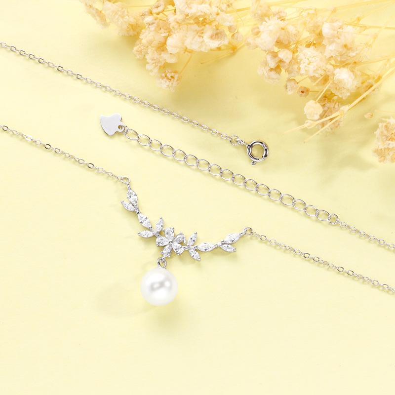 Lucky Flower Branch Laurel Sweet Necklace Women's Light Luxury Niche Design High-end Flower Pearl Necklace