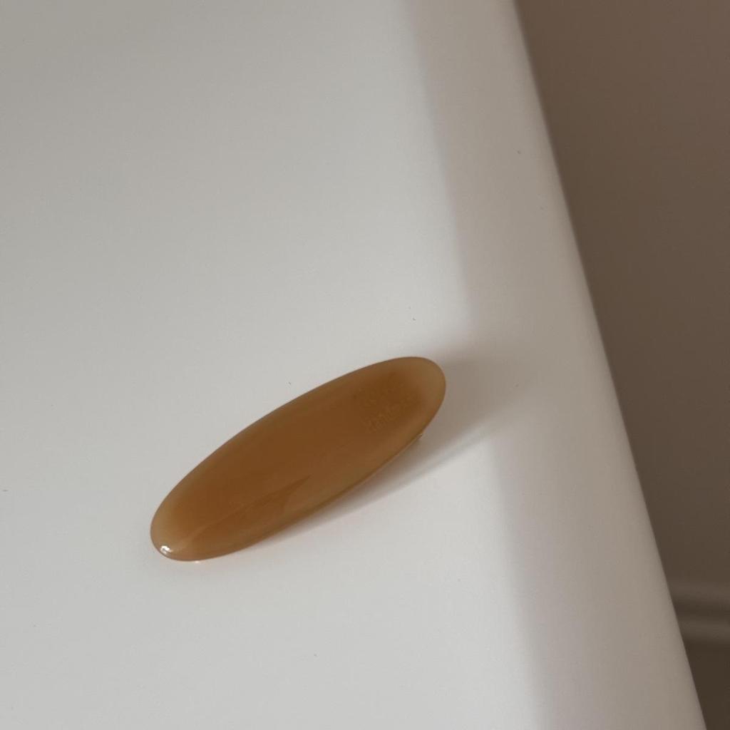 Gold Label Acetate Oval Hair Clip - New Bangs and Side Clip Accessory