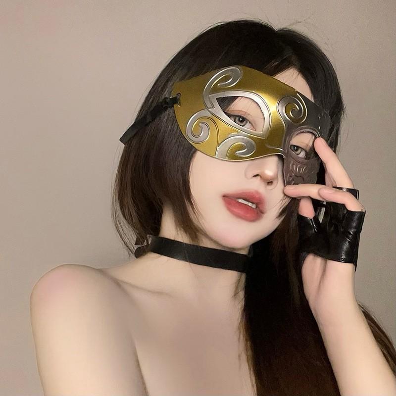 Halloween mask costume party with makeup costume-cosmetically transformed face mask, costume accessories,half-face lace-edged feather headpiece,mask