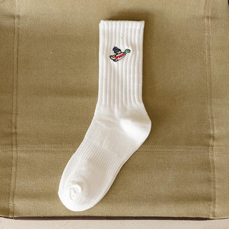 Embroidered Heart Men's Mid-Calf Cotton Socks: Korean Style, Trendy Hip-Hop, Breathable, Black & White for Autumn & Winter