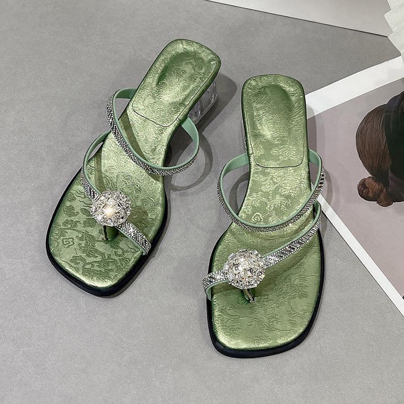 

Pinch feet thick heel slippers female 2025 new summer wear fashion fairy style soft bottom French versatile sandals flip-flops 40