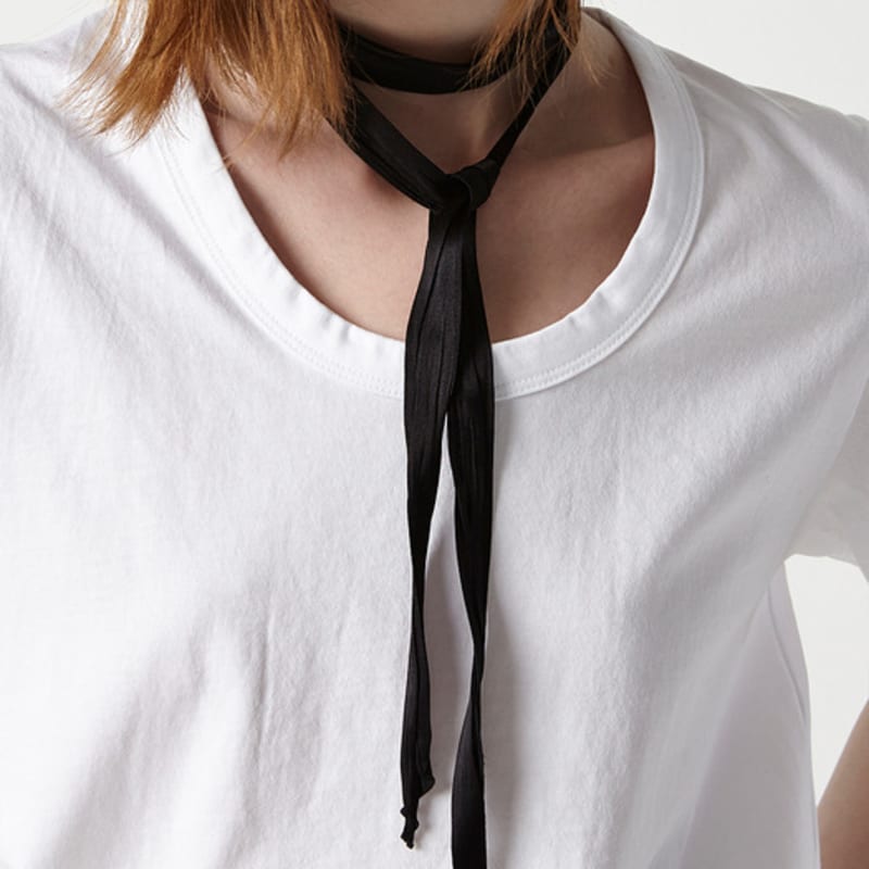 EAN JO NARROW WRINKLE LONG SCARF IN SILK SATIN (black)