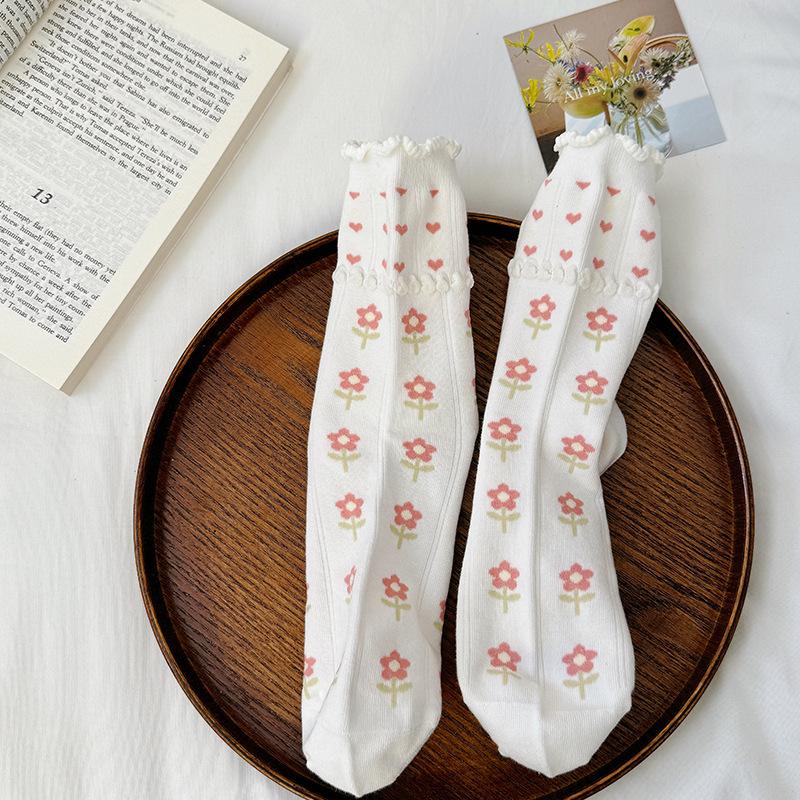 

Lady Spring and Autumn Small Flowers Love Sweet Leisure All Kinds of Wooden Ear Side In The Tube Cotton Socks 1 pair білий