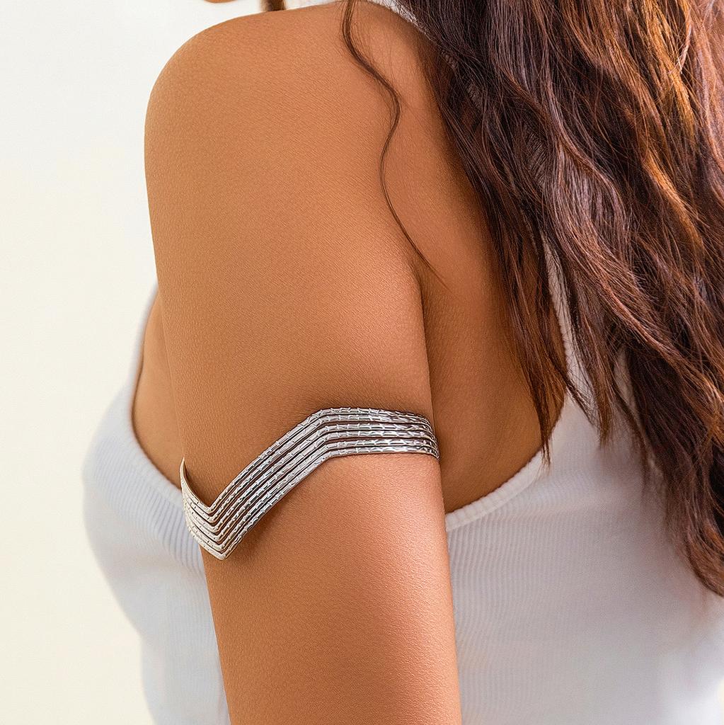 Tillbehör, punkmetall V-formad söt cool armbindare Armkedja personlighet ihålig geometrisk öppning hand
