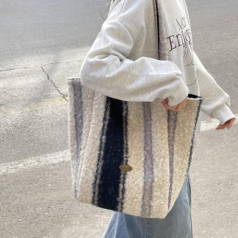 2026 New Ins Style Reversible Woolen Tote: Autumn/Winter Large Capacity Trendy Shoulder Shopping Bag