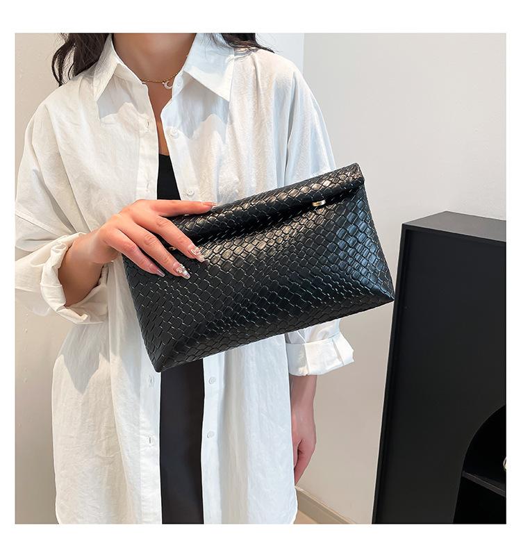 Повседневная универсальная сумка-мессенджер женская весенне-летняя новая корейская версия сумка через плечо модный тренд дорожная сумка-подушка женская чёрный