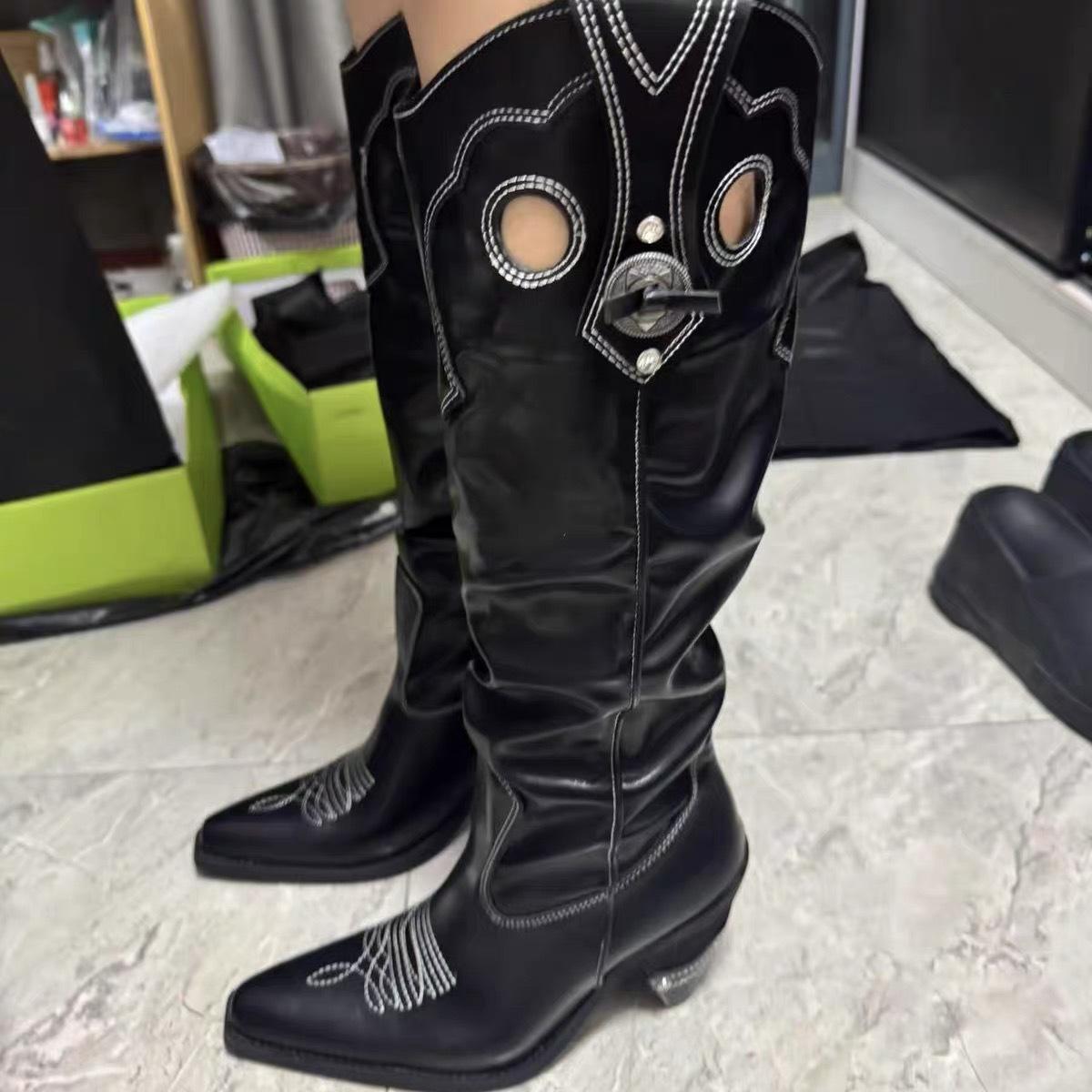 

Женские винтажные ковбойские сапоги из темно-коричневой кожи на высоком каблуке с металлическими акцентами 40 чёрный