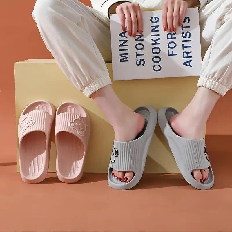 Women's and Men's Fashionable Cartoon Flip Flops, Soft and Thick Soled Non Slip Sandals for Indoor and Outdoor Use, Beach Slippers New Model