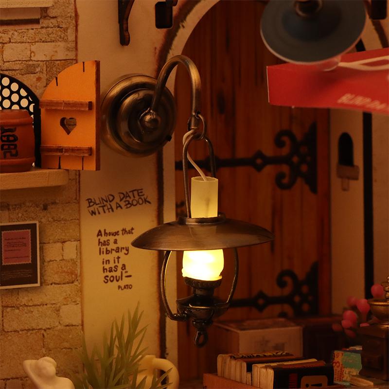 1:12 Dollhouse Led Lamp Vintage Kerosene Lamp Wall Lamp Model Dollhouse Furniture Lighting Decoration Dolls House Accessories