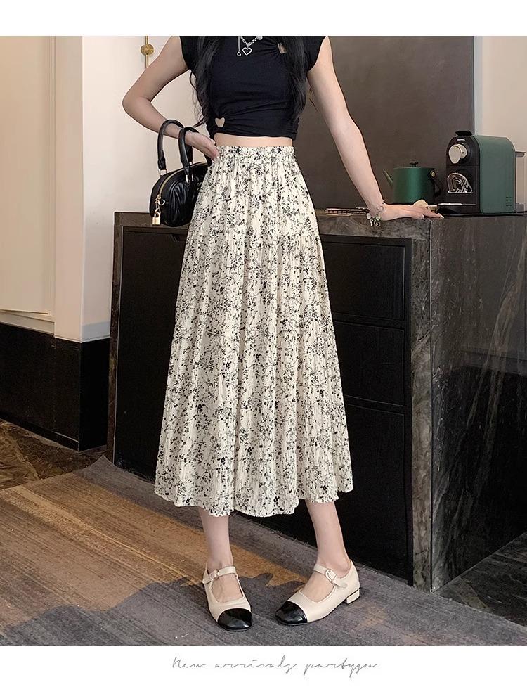 2026 Spring/Summer Floral High-Waisted A-Line Maxi Skirt for Women - Retro, Slimming, Hip-Covering Design