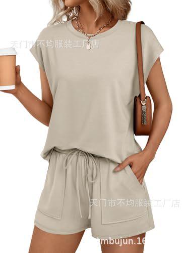 European and American women's clothing is popular, spring and summer short-sleeved T-shirts and shorts are loose and casual two-piece sets.