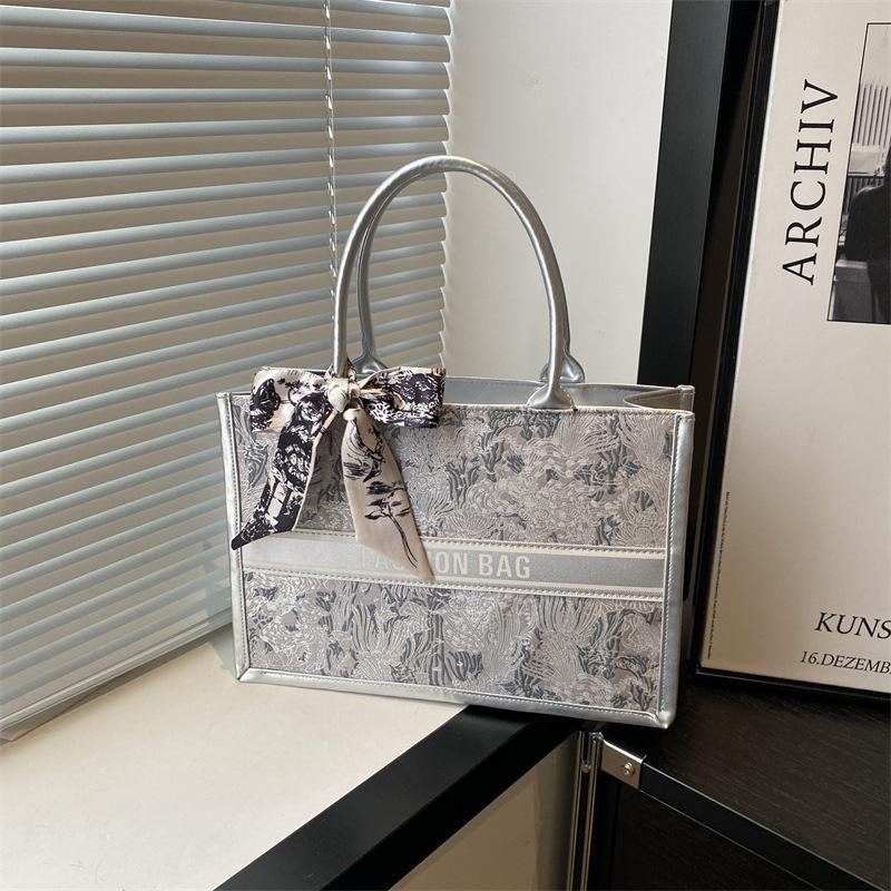 1 Stuks Grote Capaciteit Geborduurde Tote Bag Dames Hoge Kwaliteit Niche Commuter Handtas Schouder Messenger Bag Vrijetijdstas