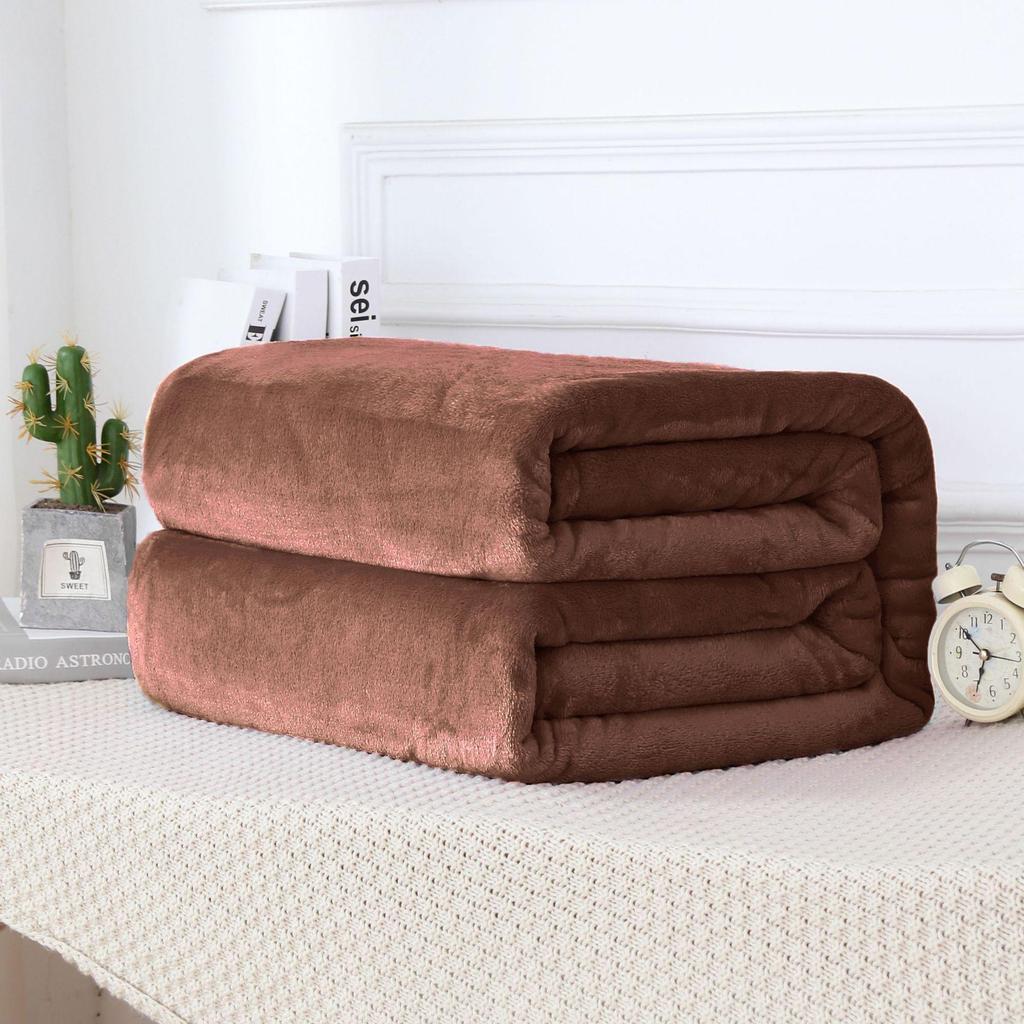 Solid Color Cloud Mink Flannel Blanket - Perfect for Office Naps and Air-Conditioned Rooms