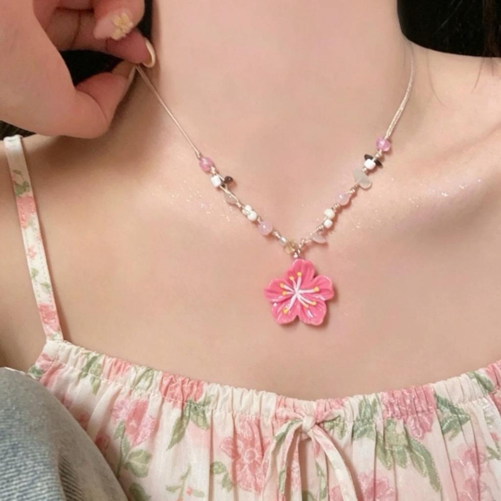 Women Niche‑Designed Sweet Collarbone Chain, Dopamine‑Color Flower Beaded Necklace, Suitable For Seaside Vacation Matching Accessories