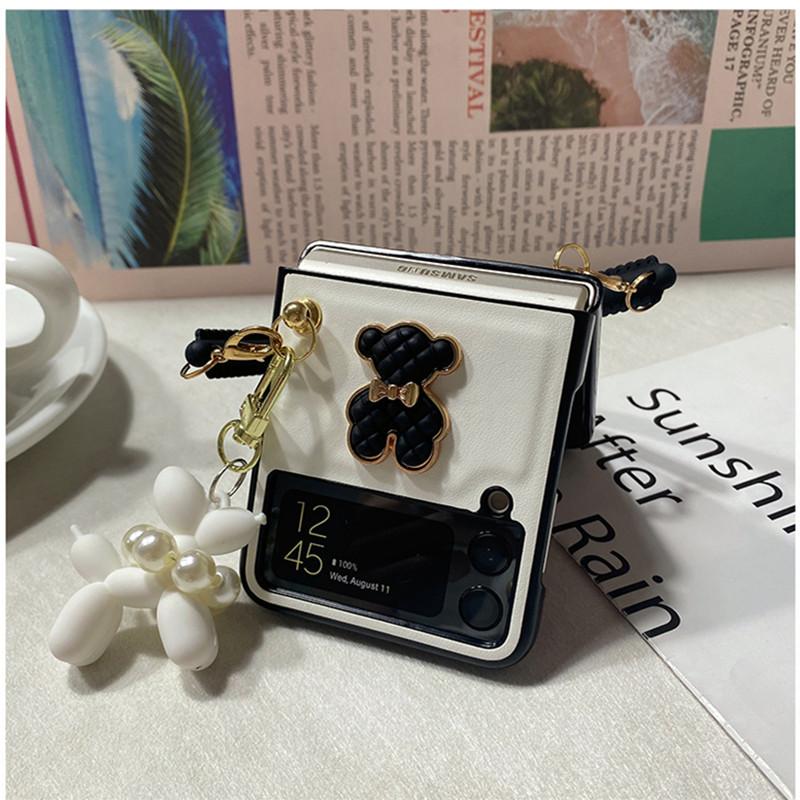 Fashion Poodle Dog Pendant Bracelet Leather Phone Case For Samsung Galaxy Z Flip 4 Z Flip 3 Z Flip Cartoon Bear Hand Chain Cover
