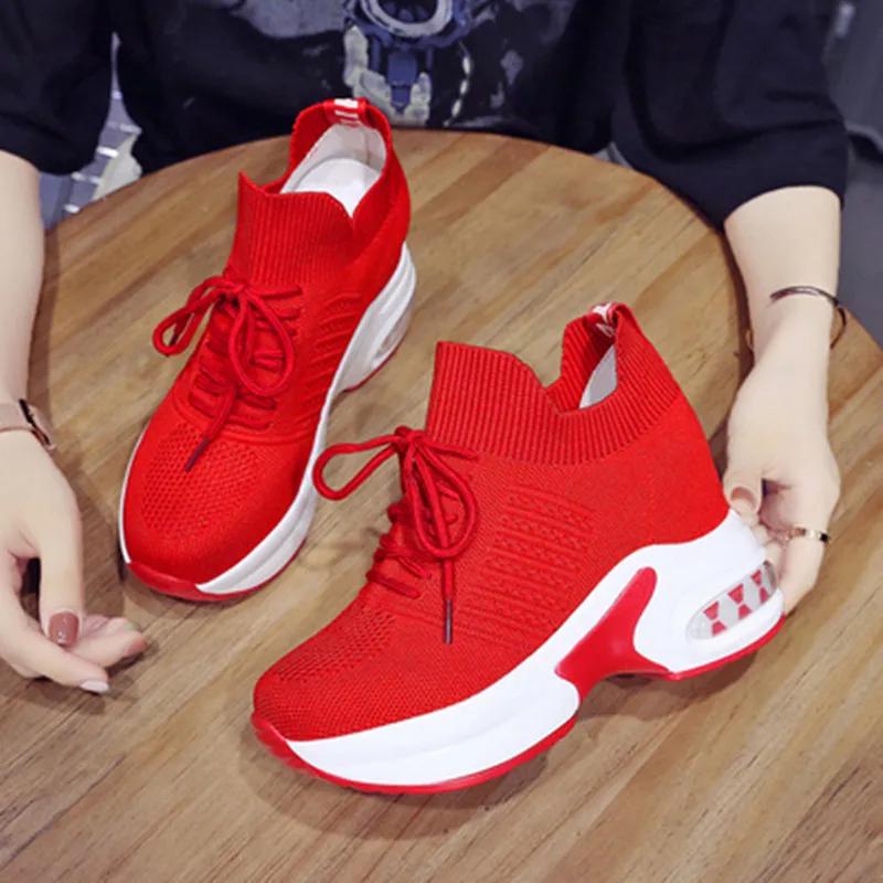 Mode Neu Frühling Sommer Stricken Mode Sneaker Damen Versteckte Absätze Freizeitschuhe Frau Atmungsaktive Plateau-Sneaker Keilabsatz Weiße Schuhe