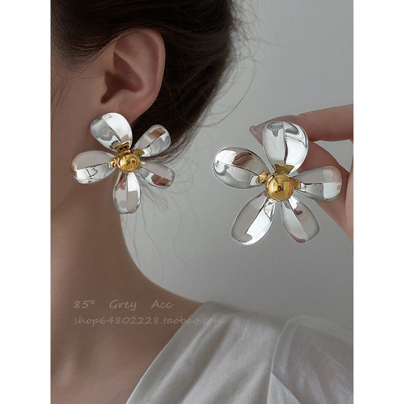 Exaggerated Western Style Large Flower Metal Earrings for Women Special-Interest Design Fancy Stud Earrings Accessible Luxury Trendy Graceful Earrings