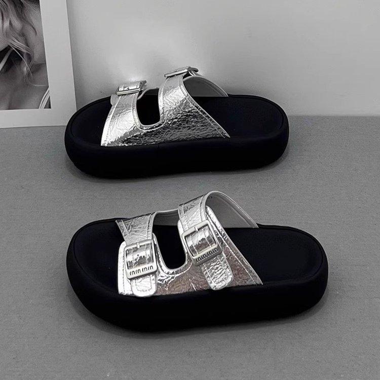 Thick-bottomed one-word cool slippers women's 2025 summer new outer wear fashionable versatile stepping on shit feeling casual beach slippers tide