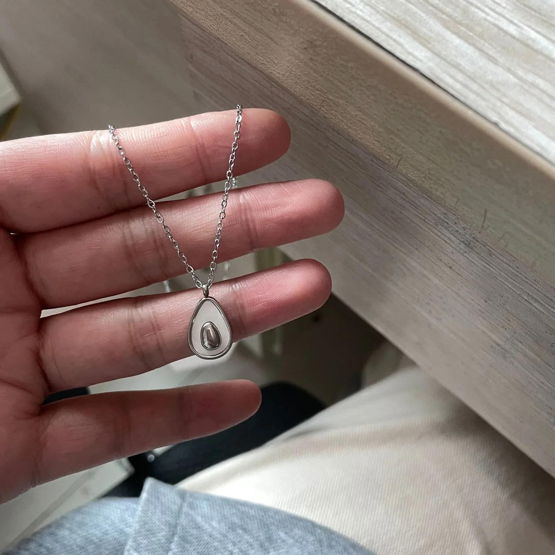 

Luxury Color Gradual Change Acrylic Butterfly Pendant Necklace for Women Korea Gold Stainless Steel Zircon Choker Zircon Gift