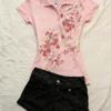 VAYLA Y2k Camisetas Rosa com Estampa de Flores Roupas Estéticas Femininas Moda Verão Gola Polo Manga Curta Top Feminino Camisetas Doces Elegantes