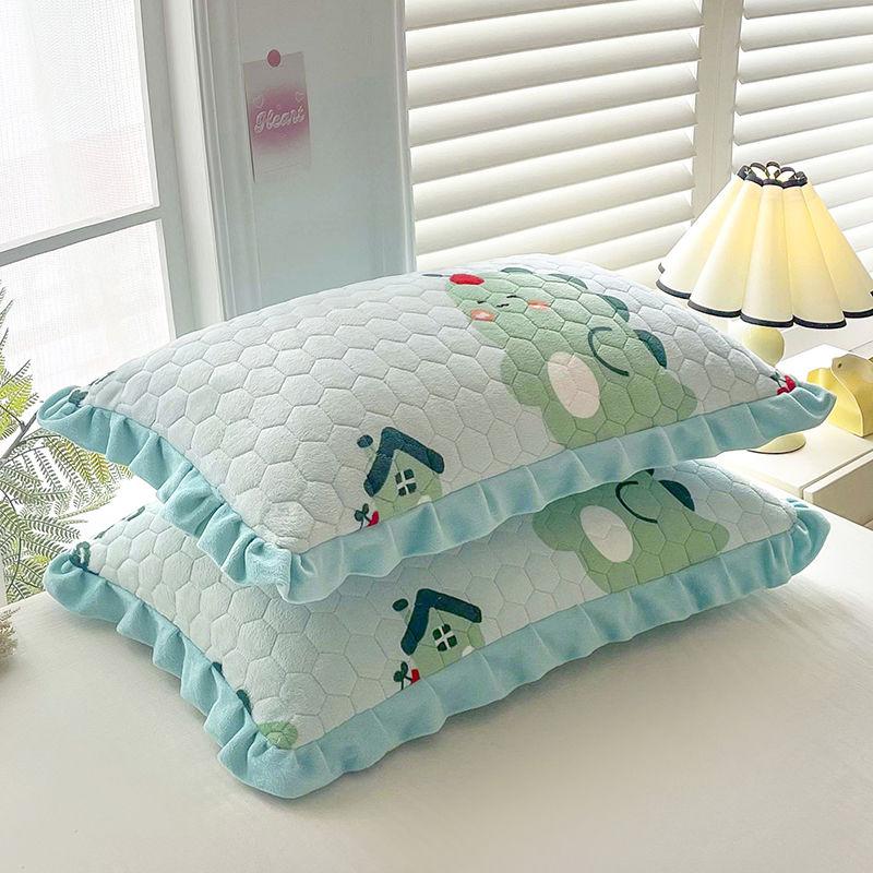 Verdicktes Kissenbezug-Set aus Milchsamt für den Wintergebrauch zu Hause, Kissenbezug aus Korallensamt mit einem Kissenkern