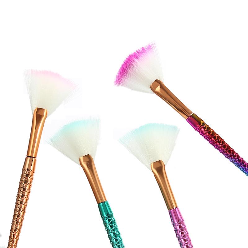 Четырехцветный набор кистей для макияжа русалки - 10 градиентных кистей в форме рыбьего хвоста