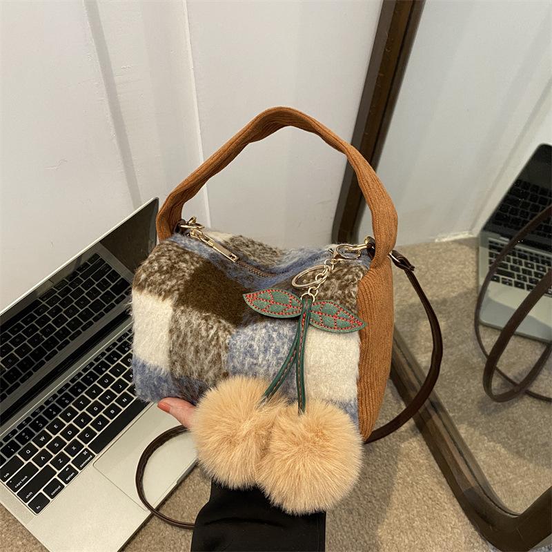 Korean niche woolen small bag women's 2025 autumn and winter new portable pillow bag plaid versatile commuter messenger bag
