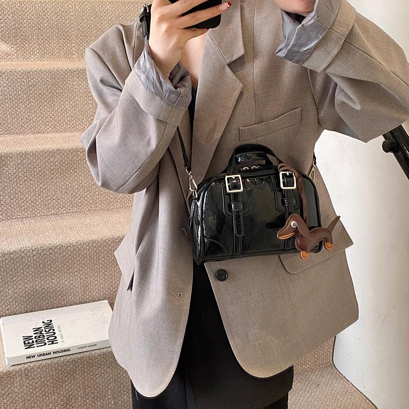 Retro Foreign Style Niche Oil Wax Leather Portable Pillow Bag Versatile Commuter Texture Messenger Women'S Bag