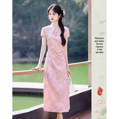 Elegantes Cheongsam-Kleid im neuen chinesischen Stil
