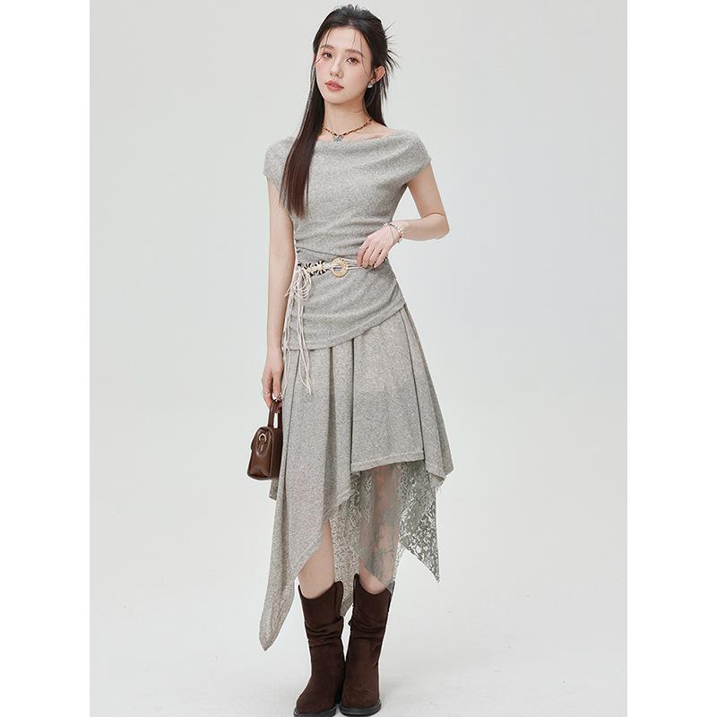 

Летнее платье с косым плечом, воротником Spice Girl, нерегулярным кружевным поясом на талии и поясом L