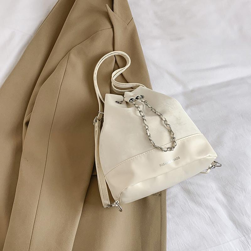 Schicke Kettenschultertasche für Damen Trendige Eimerform Mode 2024 Neue Kollektion