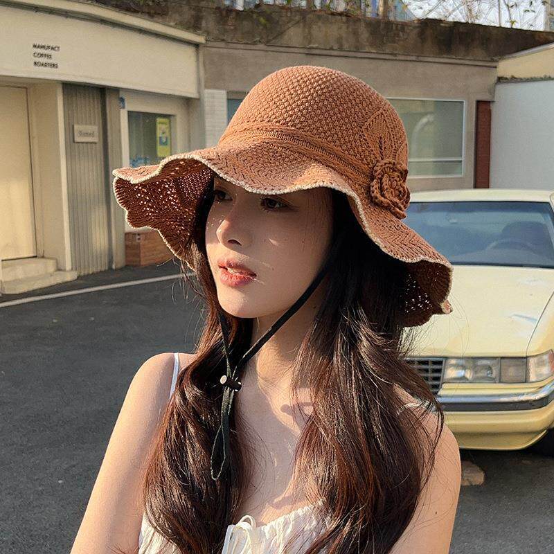 Women Floral Crochet Bucket Hat Ruffle Wide Brim Sun Hat with Chin Strap Breathable Hollow Knit Fisherman Cap for Outdoor Travel Sun Protection