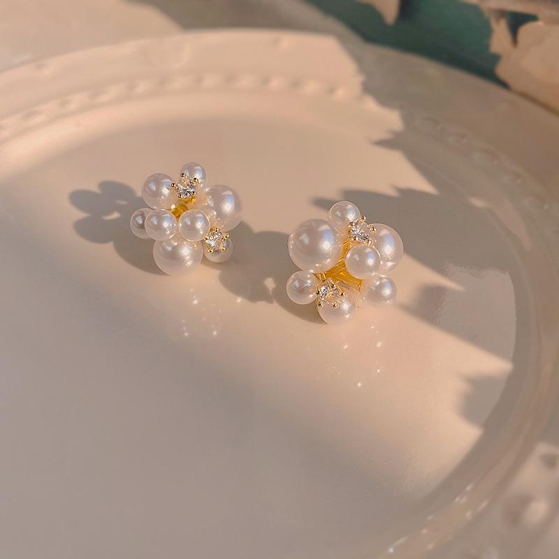 Korean High-End S925 Silver Pearl Stud Earrings – Elegant Niche Design for Women