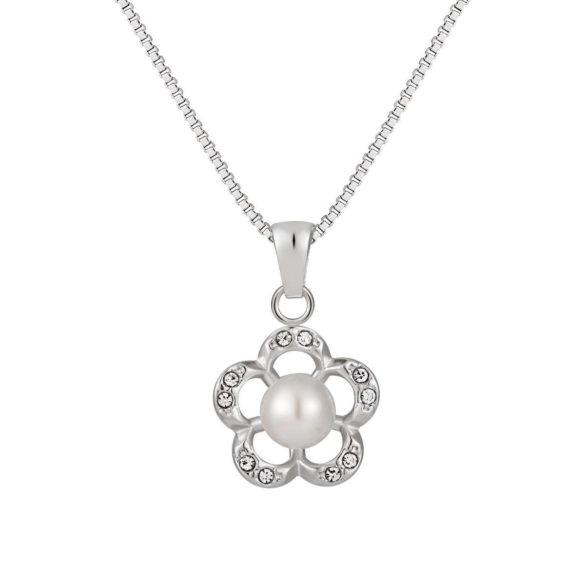 Personalized Korean Fashion Camellia Necklace: Exaggerated Petal Pendant with Gold PVD-Plated Titanium Steel Clavicle Chain