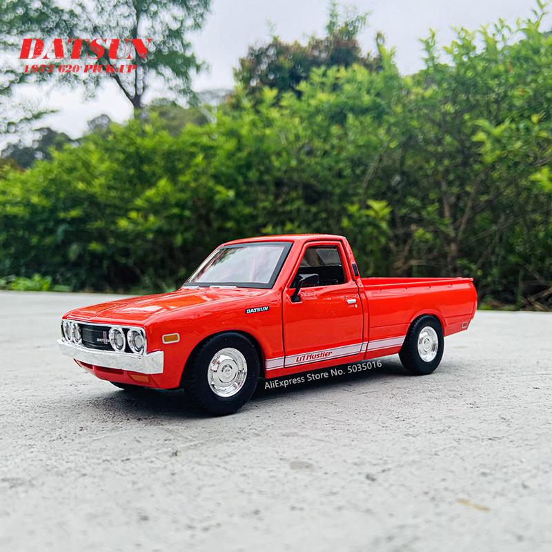

Maisto 1:24 Nissan Datsun 1973 620 pickup red conversion simulation alloy car model crafts decoration collection toy tools gift