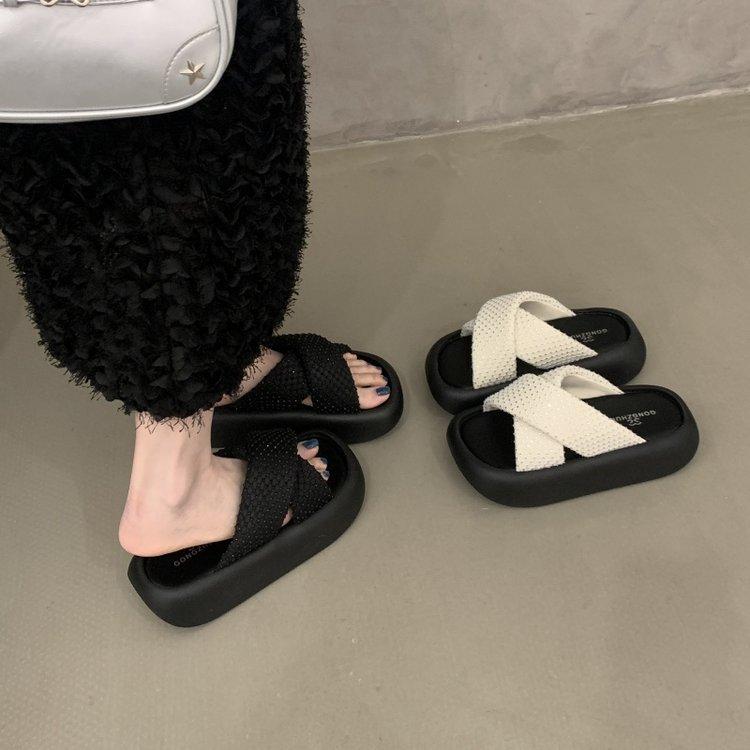 Versatile muffin platform slippers women's outerwear 2025 summer new cross-belt casual beach cool slippers