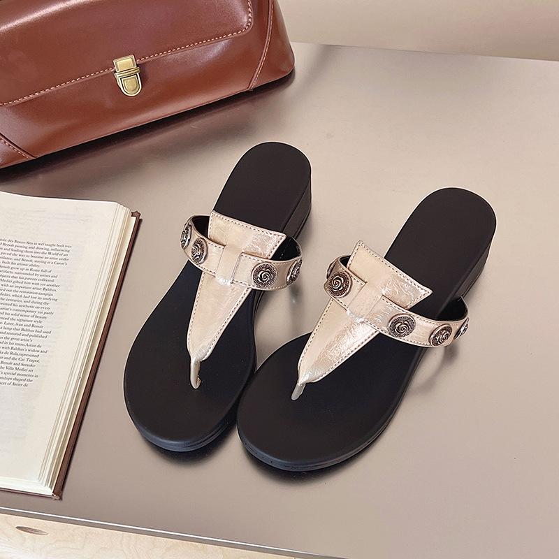 

Slippers women s outer wear 2025 spring and summer new fashionable versatile cool slippers integrated two wear non-slip moisture slippers 40 шампанського