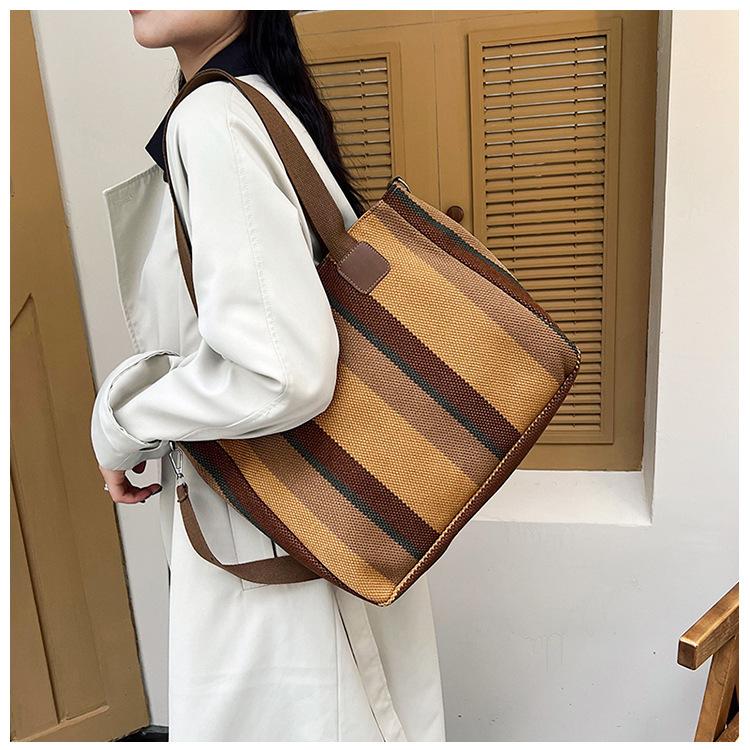 

Big bag, women s new striped canvas bag, commuting tote bag, trendy single shoulder crossbody bag, versatile mommy bag жовтий