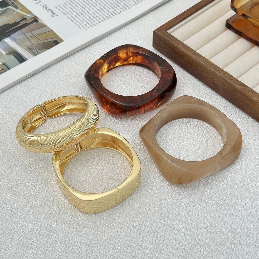 Ingemark 4 Styles Vintage Brown Thick Resin Acrylic Wide Bangles Women Hip Hop Metal Spring Bracelets Grunge Jewelry Steampunk
